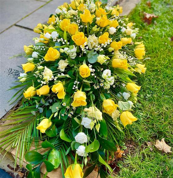Funerary Yellow Roses Yellow Roses And Lily Of The Valley - Funeral Flowers Reading